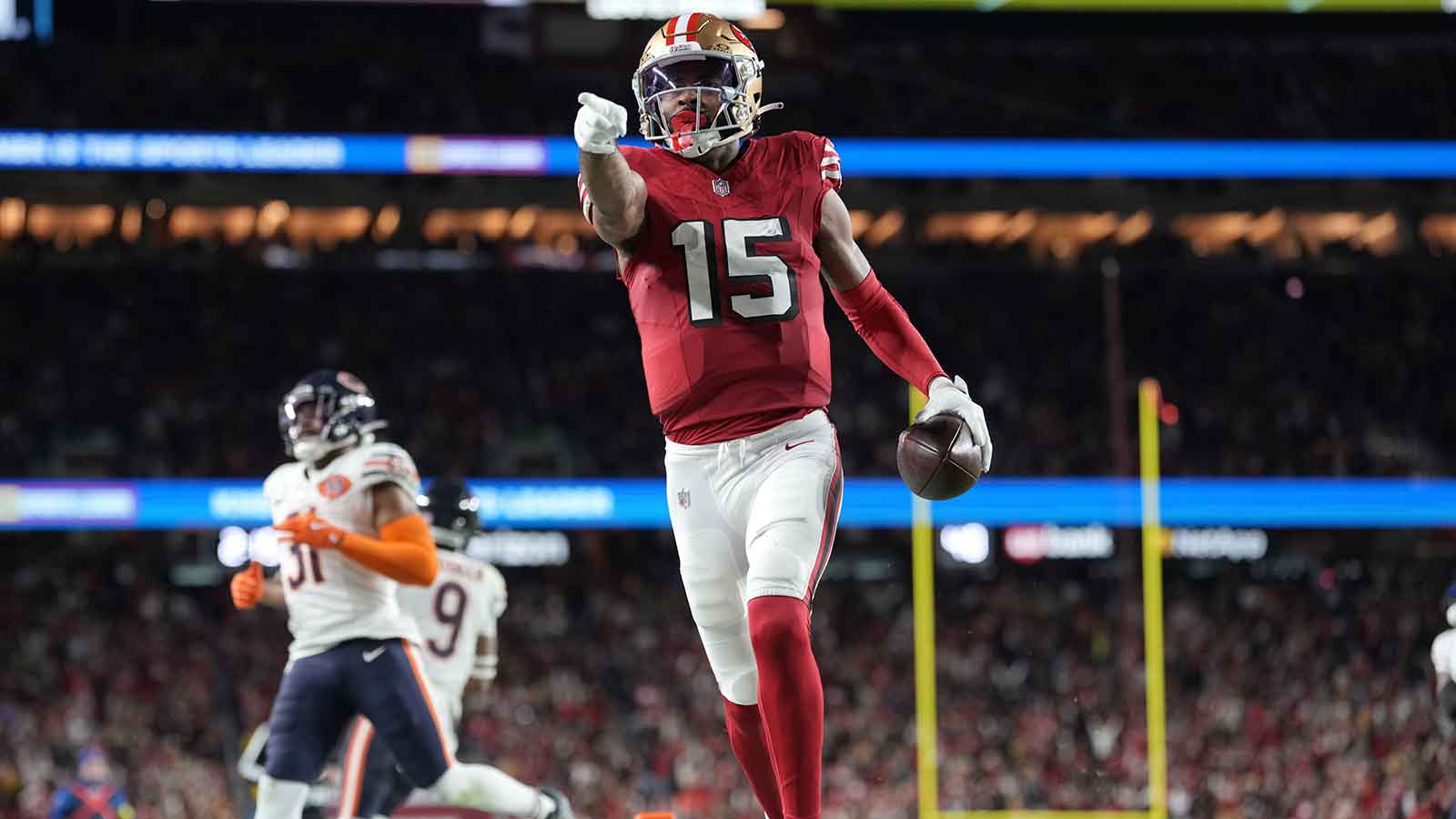 San Francisco 49ers wide receiver Jauan Jennings (15) runs to score a touchdown against the Chicago Bears in the second half at Levi's Stadium.