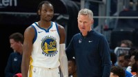 Golden State Warriors head coach Steve Kerr (right) talks to forward Jonathan Kuminga (00) during the third quarter against the San Antonio Spurs at Chase Center.