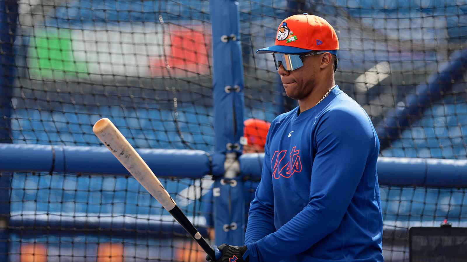 New York Mets outfielder Juan Soto (22) holds his bat before taking batting practice during spring training at Clover Park.