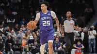 Charlotte Hornets guard Kj Simpson (25) brings the ball up court against the Chicago Bulls during the first quarter at Spectrum Center.