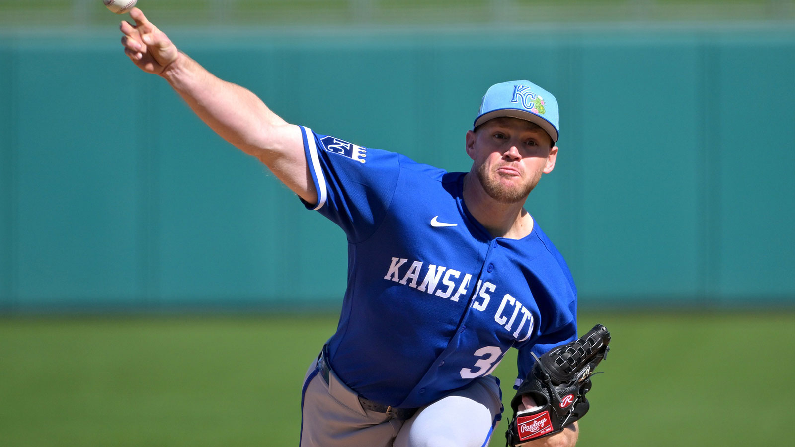 Royals pitcher suffers oblique strain, severity still being determined