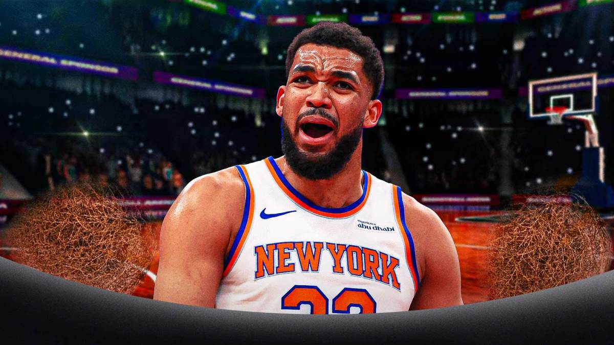 Karl-Anthony Towns calling for/demanding the basketball with tumbleweeds all around him.