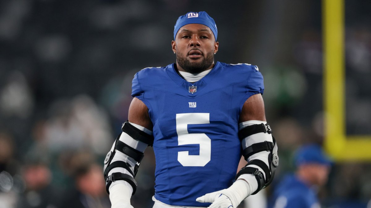 New York Giants linebacker Kayvon Thibodeaux (5) looks on during warmups before the game against the Philadelphia Eagles at MetLife Stadium.