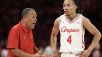 Houston Cougars head coach Kelvin Sampson talks with guard Kingston Flemings (4) while playing against the Arizona Wildcats in the first half at Fertitta Center.