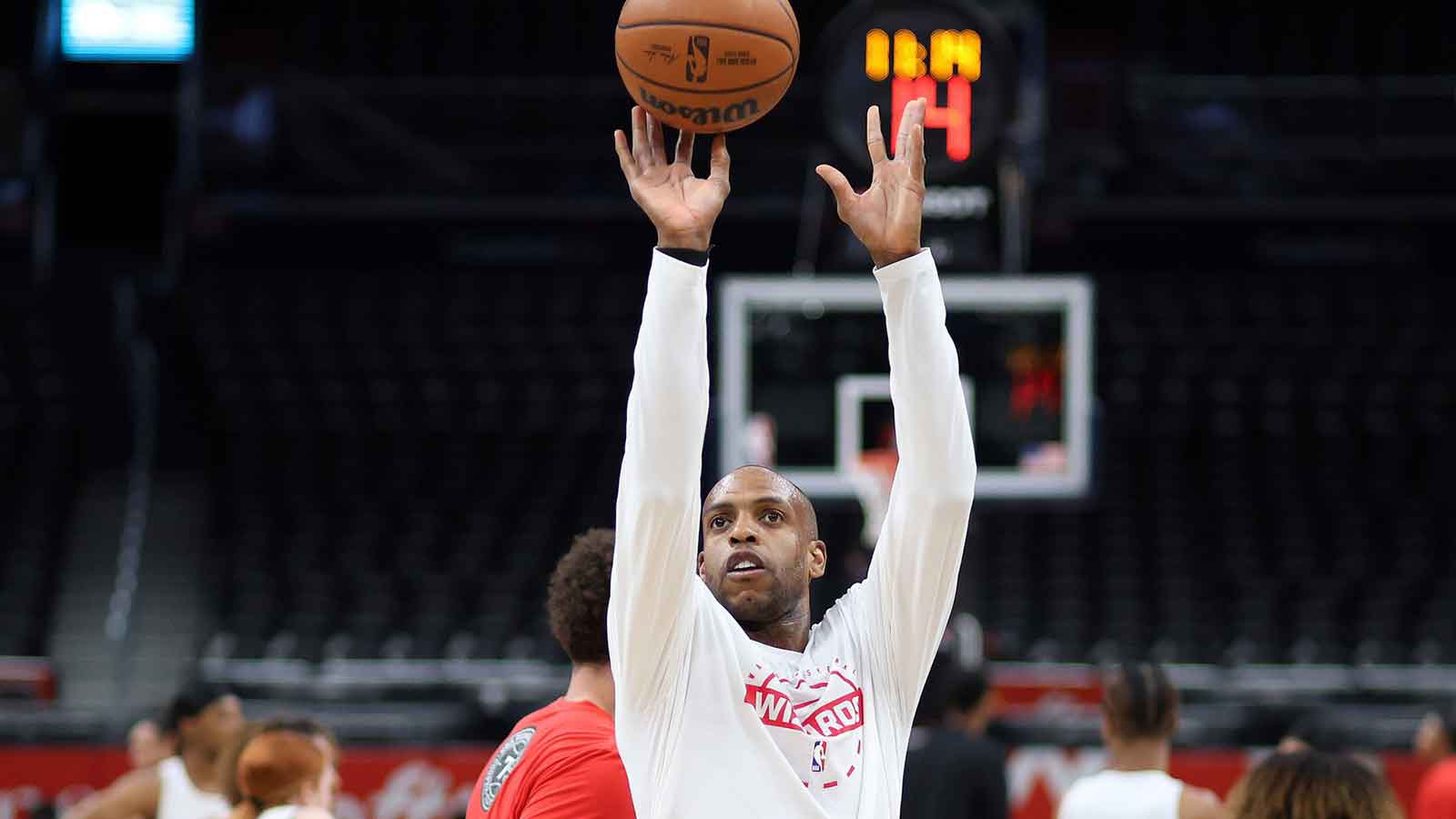 Mavericks not buying out Khris Middleton after Anthony Davis trade with Wizards