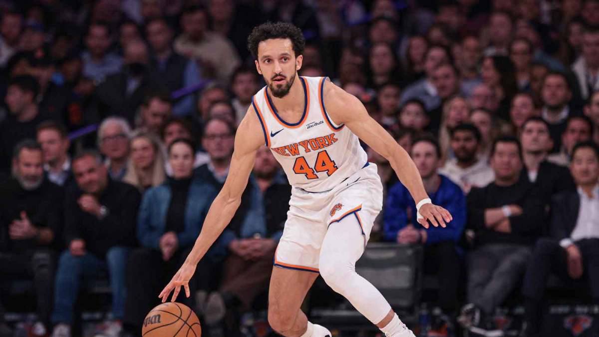 New York Knicks guard Landry Shamet (44) dribbles against the Detroit Pistons during the first half at Madison Square Garden.