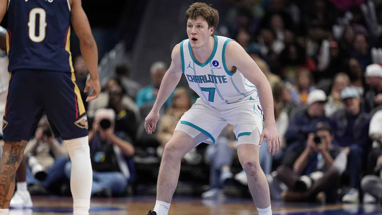 Charlotte Hornets guard Kon Knueppel (7) back on defense during the second half against the New Orleans Pelicans at the Spectrum Center.