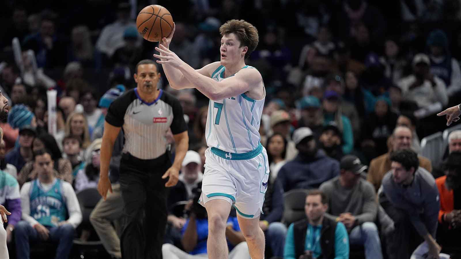 Hornets’ Kon Knueppel enters Stephen Curry 3-point territory amid record pursuit