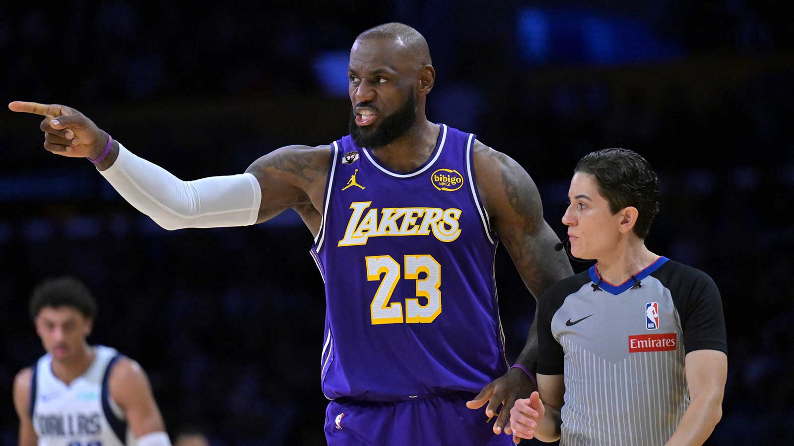 Lakers forward LeBron James (23) pleads his case to referee Che Flores (91) in the second half against the Dallas Mavericks at Crypto.com Arena