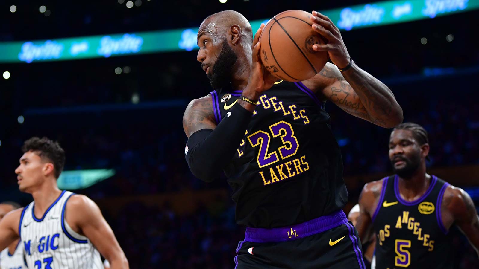 Lakers’ LeBron James throws it back with signature chase-down block vs. Magic