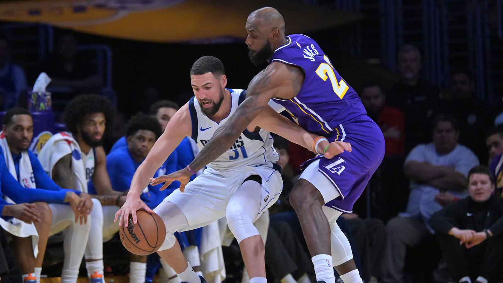 Los Angeles Lakers forward LeBron James (23) defends Dallas Mavericks guard Klay Thompson (31) in the first half at Crypto.com Arena.