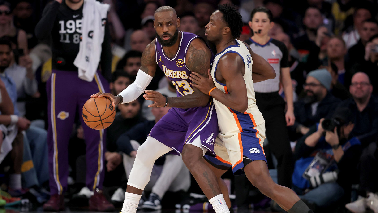 Watch LeBron James meet draftmate Carmelo Anthony before Lakers-Knicks clash