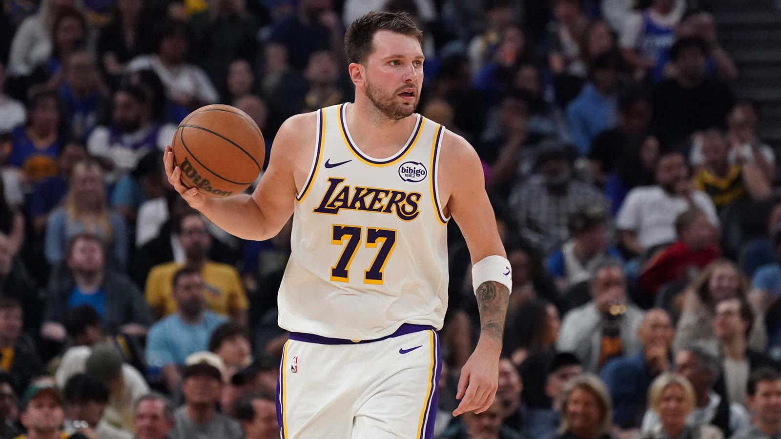 Lakers’ Luka Doncic shares special moment with Stephen Curry after win over Warriors