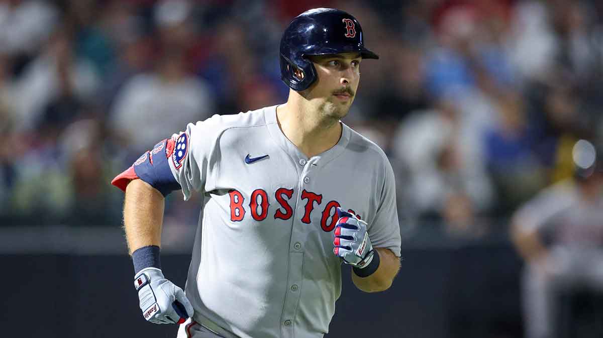 Reds bring in ex-Gold Glove winner on spring training deal