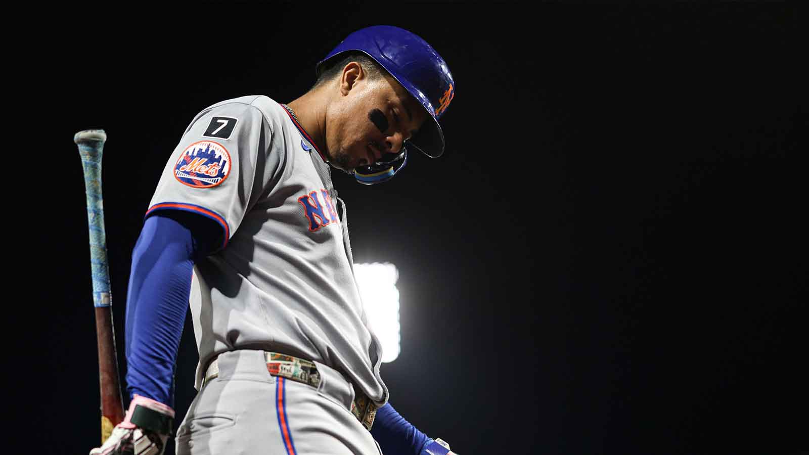 New York Mets third base Mark Vientos (27) prepares to bat against the Philadelphia Phillies at Citizens Bank Park.