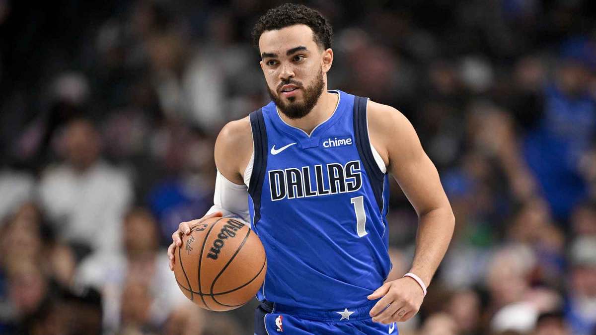 Dallas Mavericks guard Tyus Jones (1) brings the ball up court against the Sacramento Kings during the second quarter at the American Airlines Center.