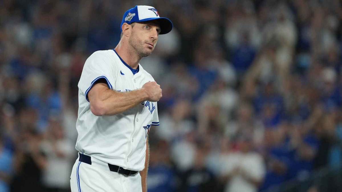 Toronto Blue Jays pitcher Max Scherzer (31) reacts after being relieved against the Los Angeles Dodgers in the fifth inning for game seven of the 2025 MLB World Series at Rogers Centre.