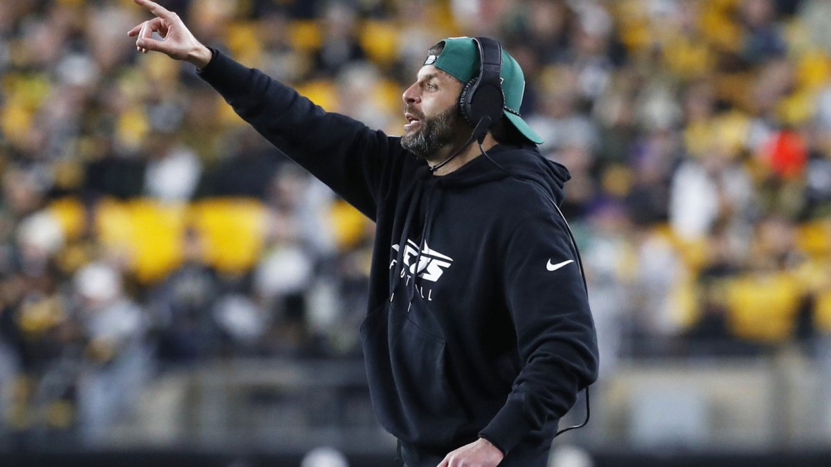 New York Jets linebackers coach Mike Rutenberg gestures on the sidelines against the Pittsburgh Steelers during the fourth quarter at Acrisure Stadium.
