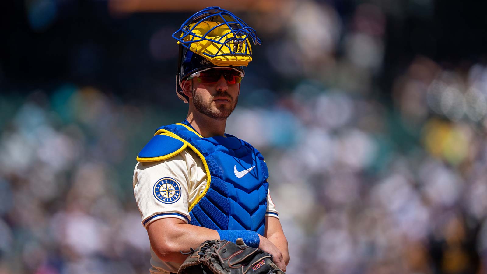 Mariners bring back veteran catcher to back up Cal Raleigh
