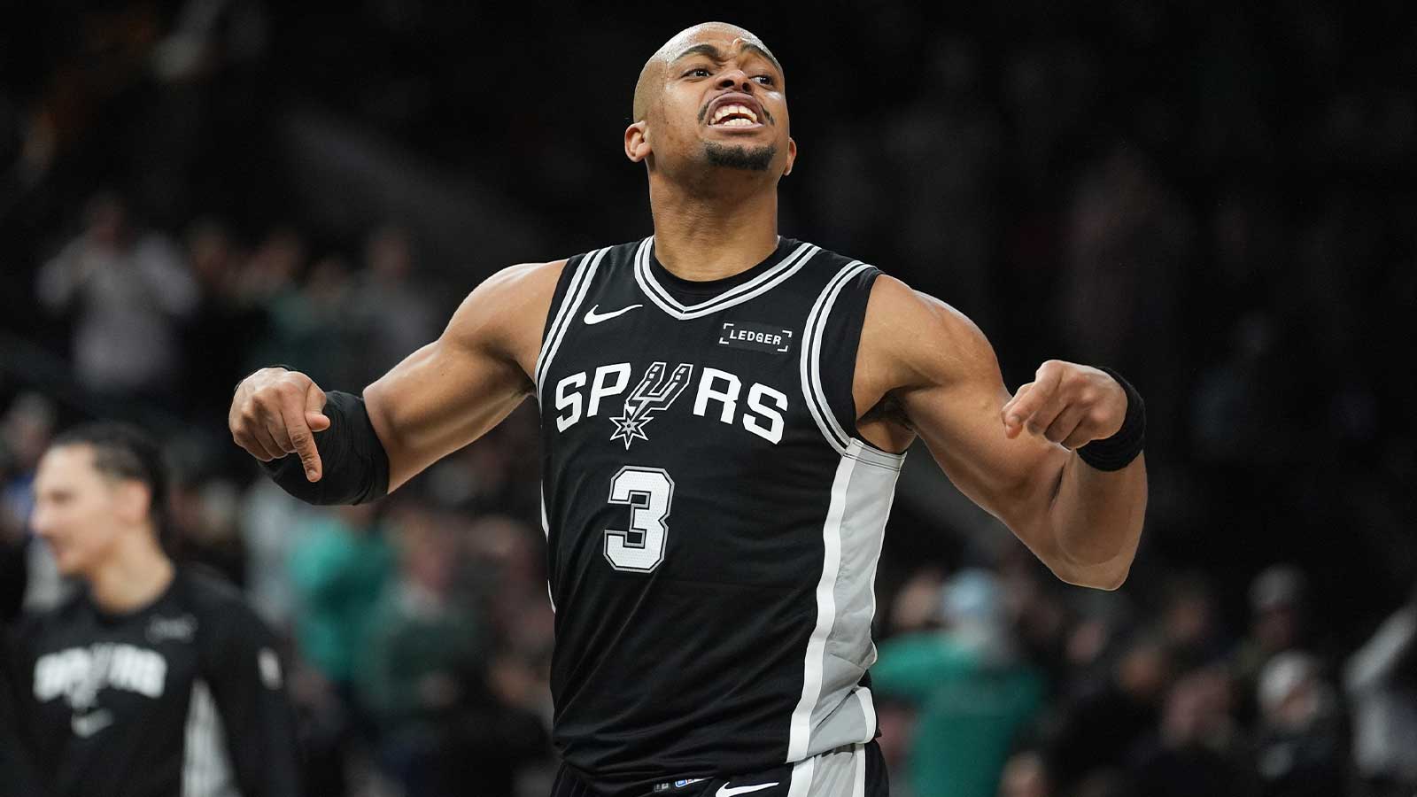 Spurs’ Keldon Johnson defends Stephon Castle after push from Cade Cunningham