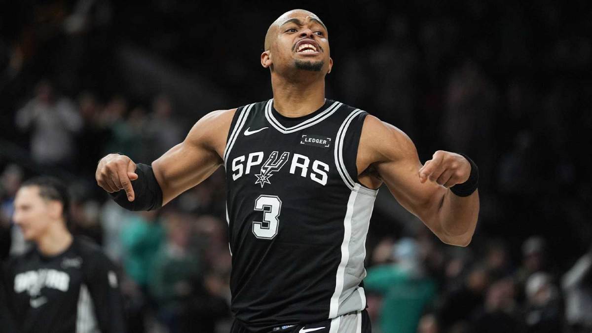 San Antonio Spurs forward Keldon Johnson (3) celebrates in the second half against the New Orleans Pelicans at Frost Bank Center.