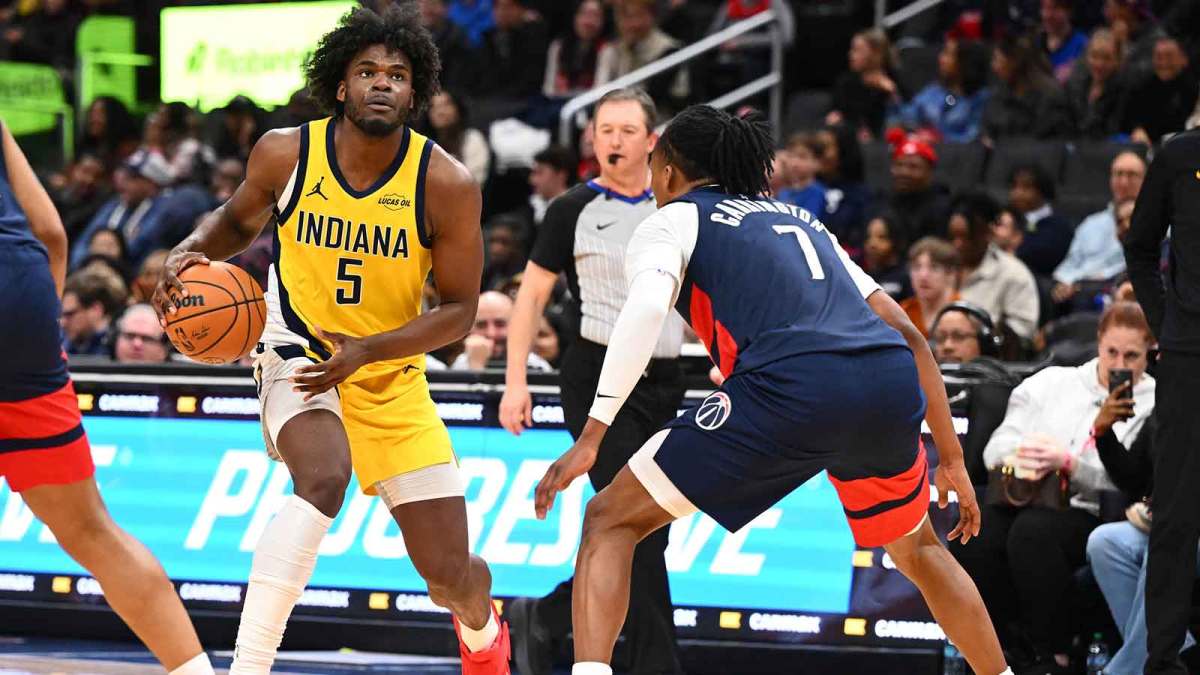 Indiana Pacers forward Jarace Walker (5) looks to shoot against the Washington Wizards during the second half at Capital One Arena.