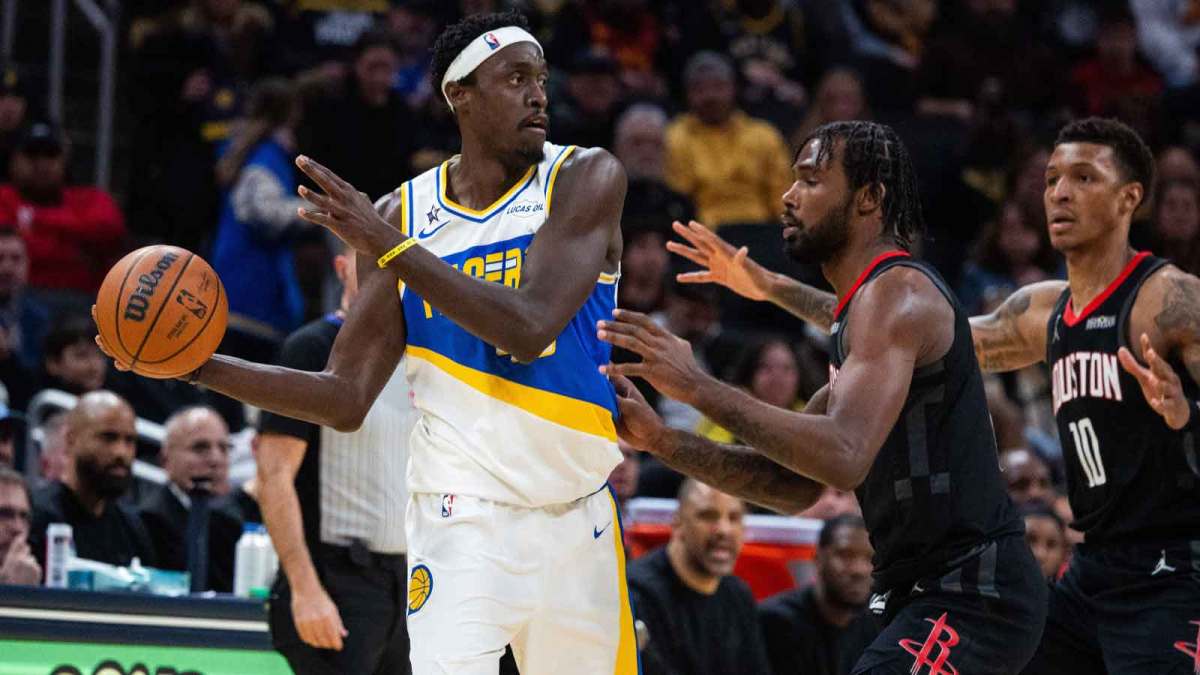 Indiana Pacers forward Pascal Siakam (43) holds the ball while Houston Rockets forward Tari Eason (17) defends in the first half at Gainbridge Fieldhouse.