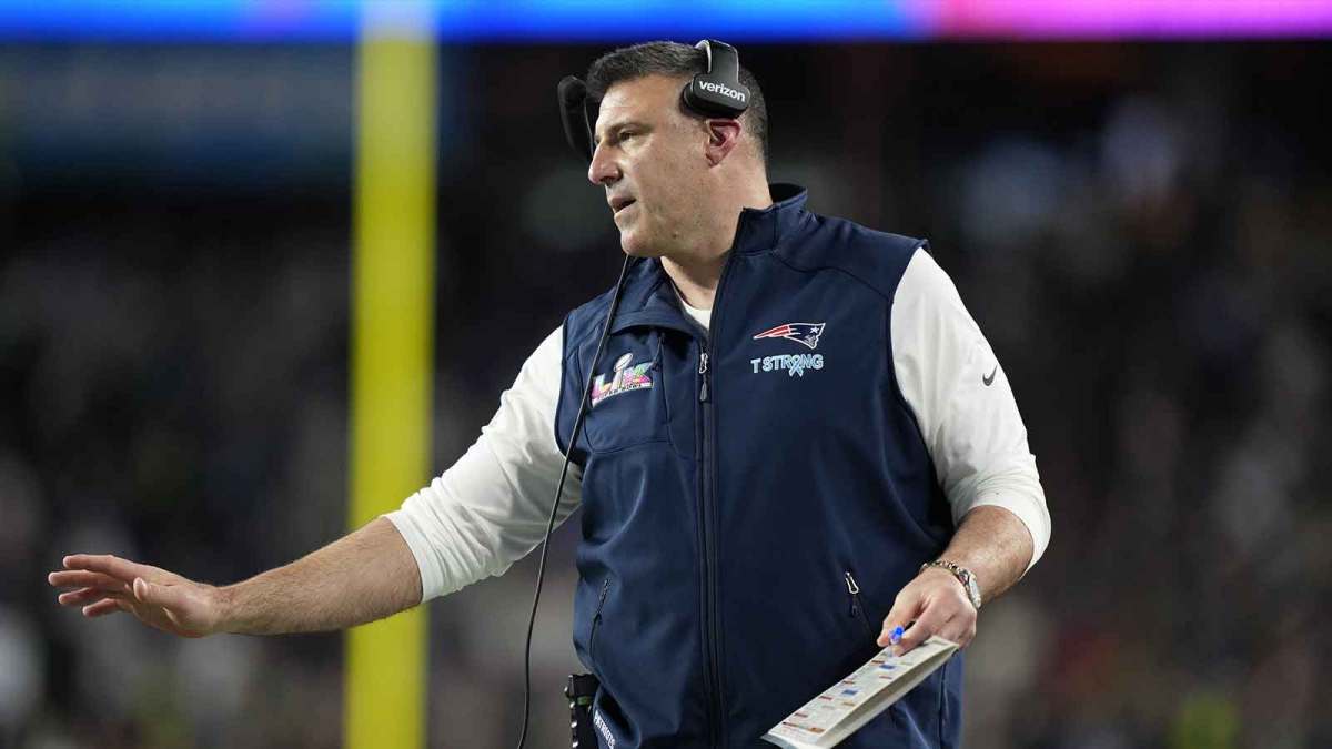 New England Patriots head coach Mike Vrabel looks on during the fourth quarter against the Seattle Seahawks in Super Bowl LX at Levi's Stadium