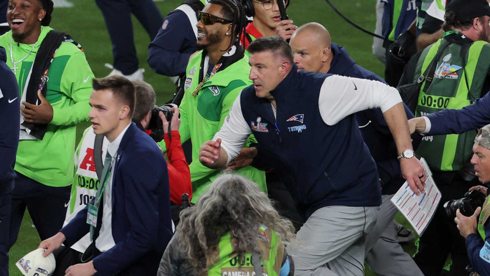 https://wp.clutchpoints.com/wp-content/uploads/2026/02/Patriots-head-coach-Mike-Vrabel-reacts-after-losing-Super-Bowl.jpg