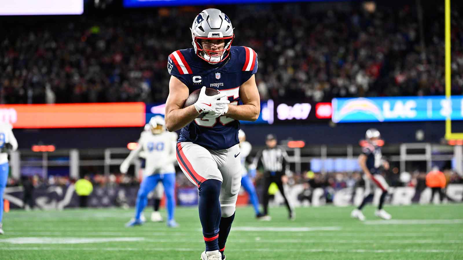 New England Patriots tight end Hunter Henry (85) scores a touchdown during the fourth quarter against the Los Angeles Chargers in an AFC Wild Card Round game at Gillette Stadium