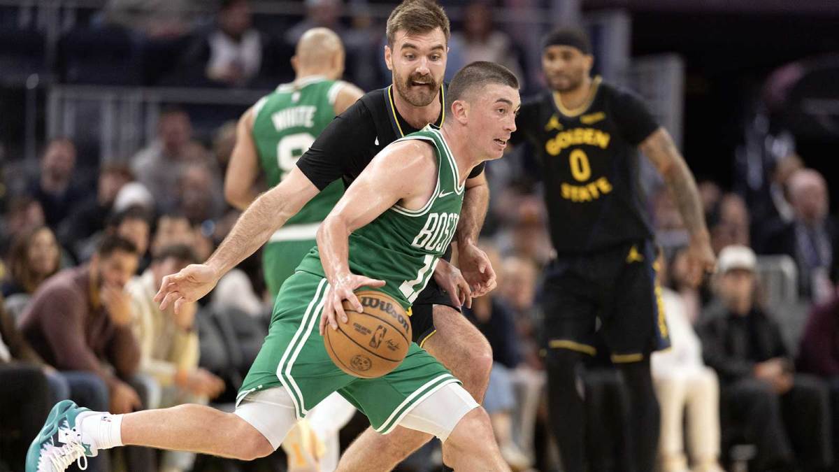 Boston Celtics guard Payton Pritchard (11) dribbles around Golden State Warriors guard Pat Spencer (61) during the fourth quarter at Chase Center.