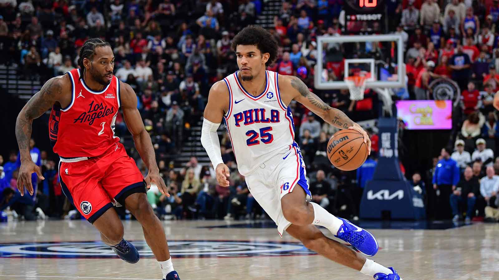 Philadelphia 76ers forward Dominick Barlow (25) moves to the basket against Los Angeles Clippers forward Kawhi Leonard (2)