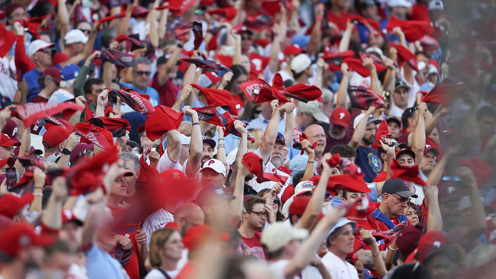 Phillies invite 2 intriguing players to spring training