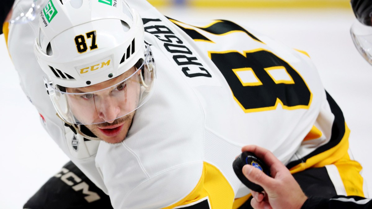 Pittsburgh Penguins center Sidney Crosby (87) waits for the face-off during the first period against the Buffalo Sabres at KeyBank Center