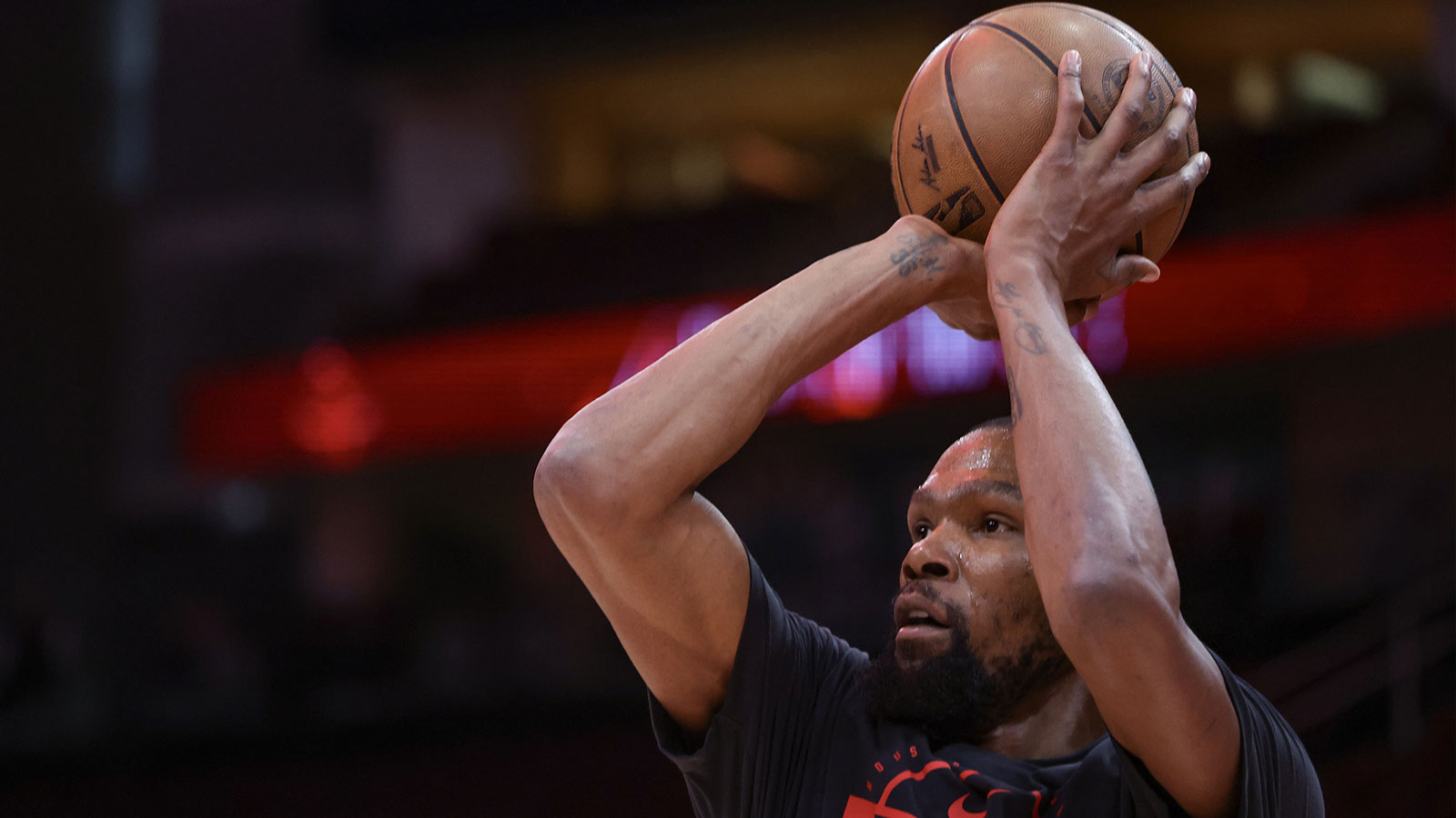  Rockets forward Kevin Durant (7) warms up before playing against the Los Angeles Clippers at Toyota Center