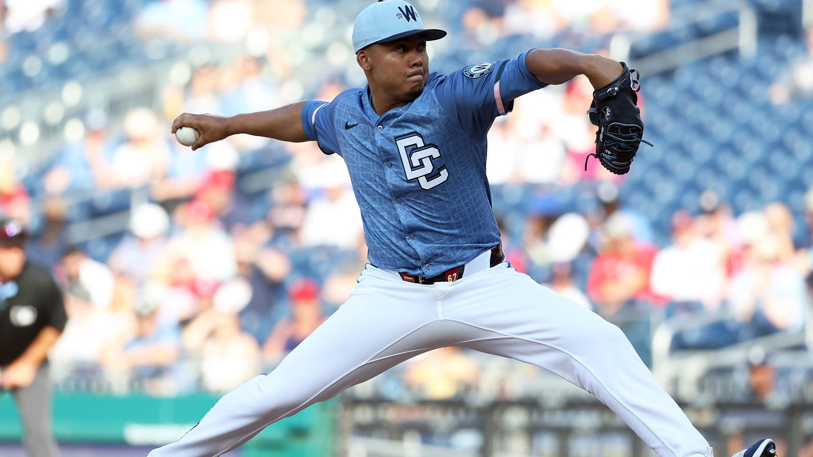 Twins agree to contract with ex-Dodgers pitcher