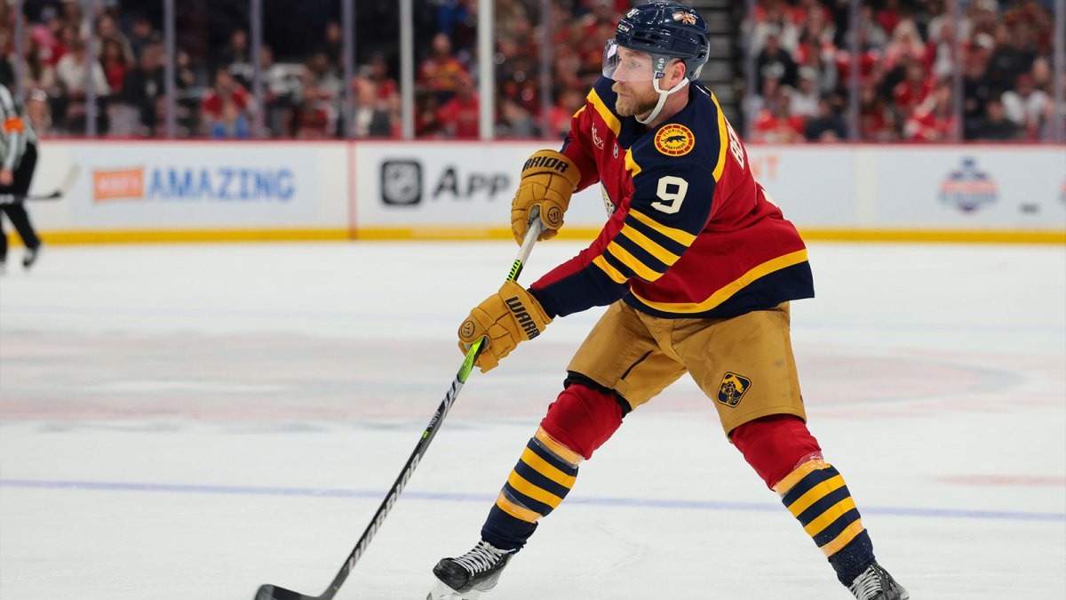 Florida Panthers center Sam Bennett (9) shoots the puck against the Colorado Avalanche during the third period at Amerant Bank Arena.