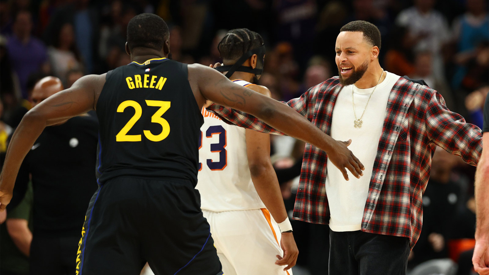 Not even an injury could stop Warriors’ Stephen Curry from storming court to celebrate wild comeback vs. Suns