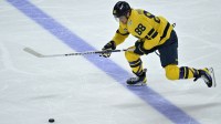Team Sweden forward William Nylander (88) plays the puck against Team Finland in the second period during a 4 Nations Face-Off ice hockey game at the Bell Centre.