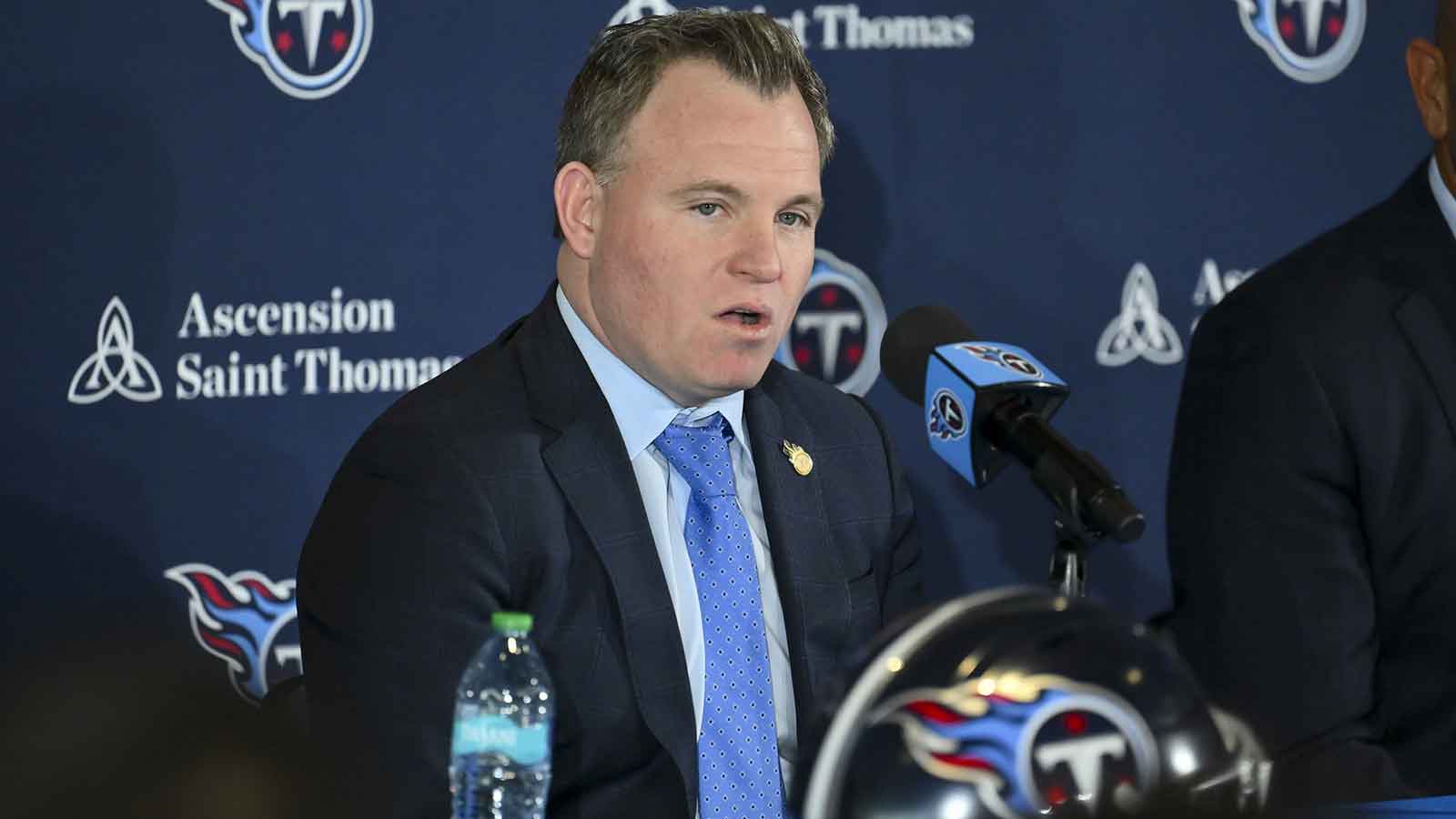 Titans hire GM’s brother as new linebackers coach