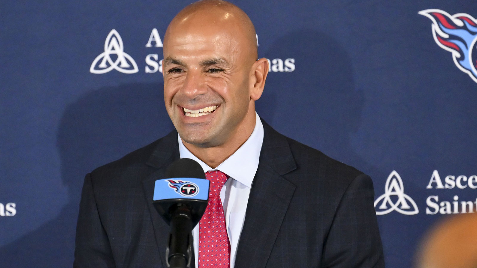 Titans HC Robert Saleh hires his cousin as an assistant coach