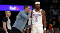 Thunder head coach Mark Daigneault talks with guard Shai Gilgeous-Alexander (2) during the third quarter against the Memphis Grizzlies at FedExForum