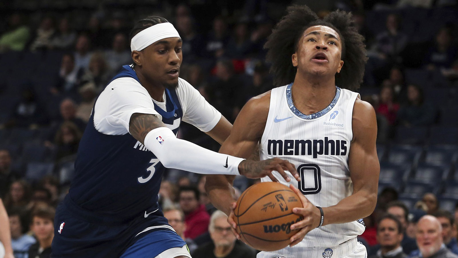 Timberwolves’ Jaden McDaniels slams down dunk over GG Jackson