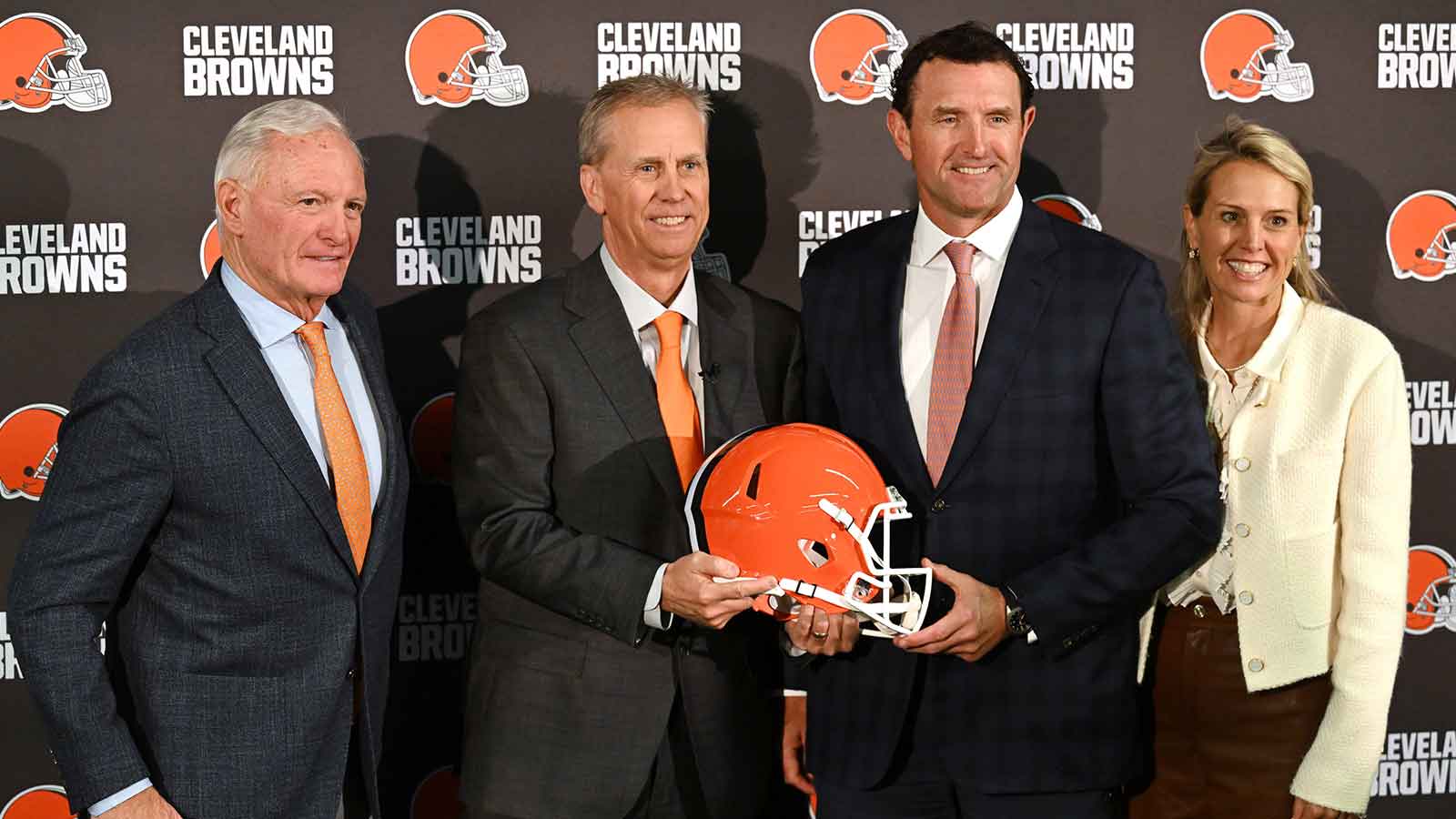 Cleveland Browns head coach Todd Monken, second left, poses with managing and principal partner Jimmy Haslam, left, managing partner JW Johnson, second right and managing partner Whitney Haslam Johnson during an introductory press conference at CrossCountry Mortgage Campus.