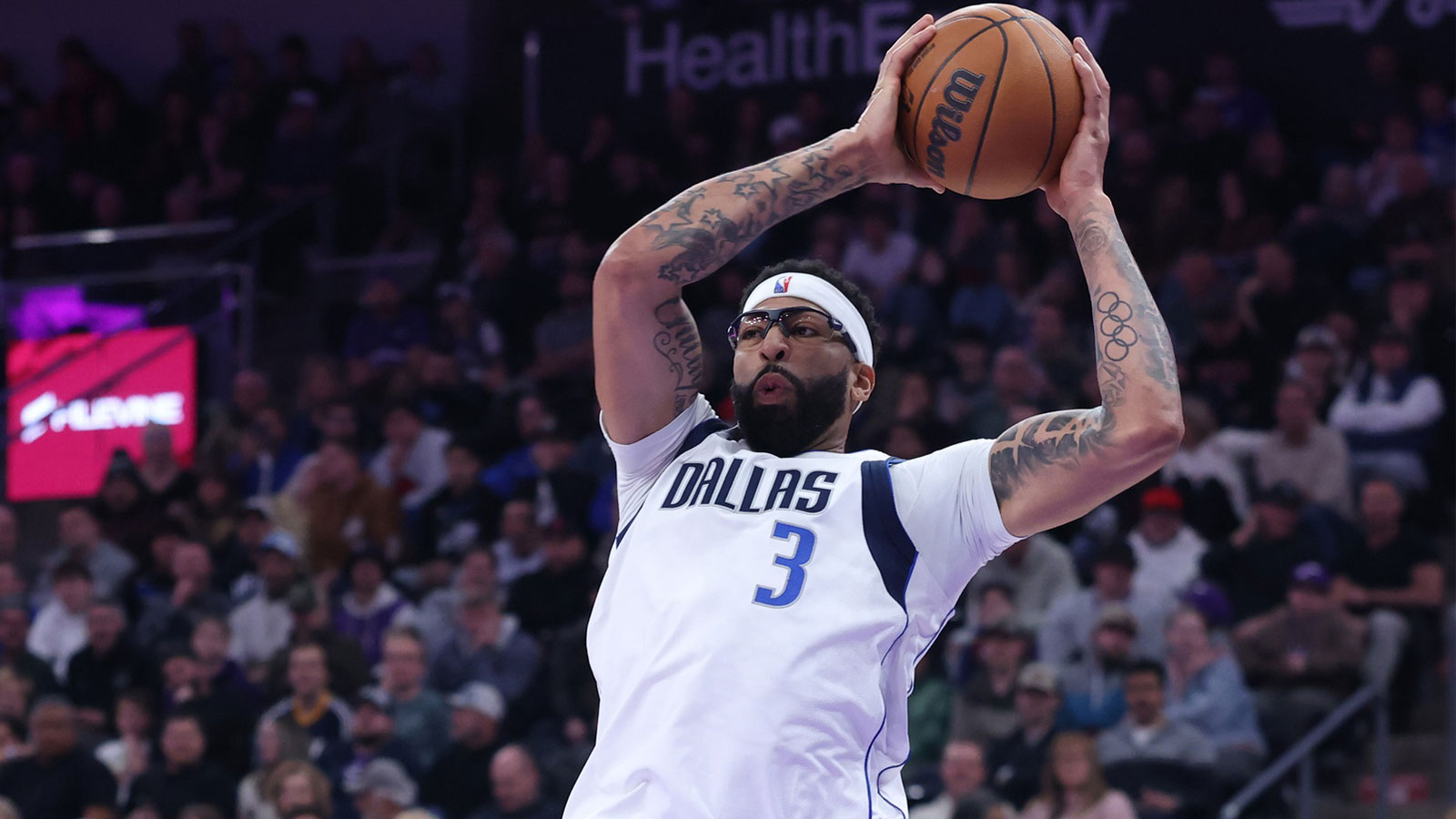 Former Dallas Mavericks forward Anthony Davis (3) looks to pass against the Utah Jazz during the first half at Delta Center. 