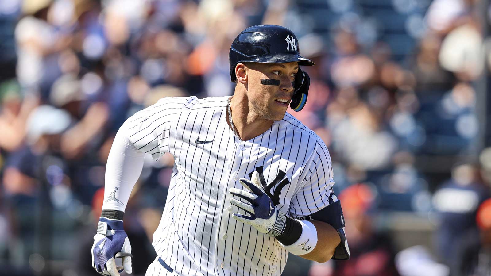 Yankees’ Aaron Judge crushing 2 home runs in spring training debut has fans going berserk