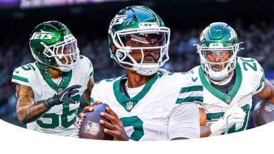 Breece Hall, Quincy Williams, Tyrod Taylor all beside each other, New York Jets wallpaper in the background