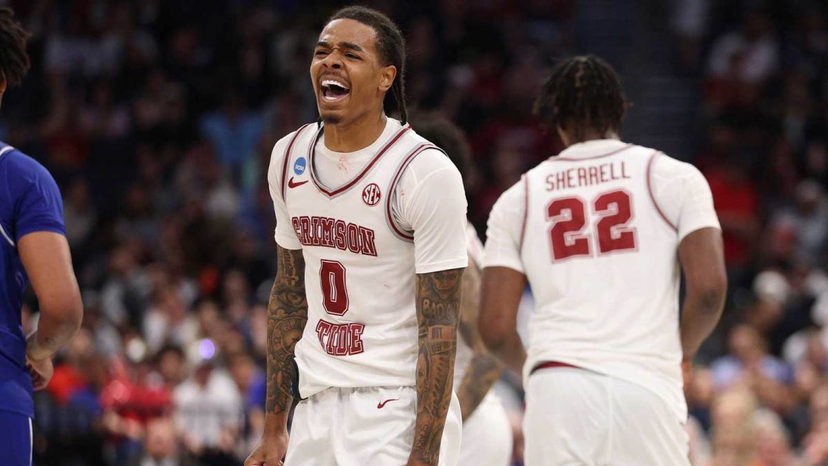 Alabama Crimson Tide guard Labaron Philon (0) reacts after a play in the first half against the Hofstra Pride during a first round game of the men's 2026 NCAA Tournament at Benchmark International Arena.