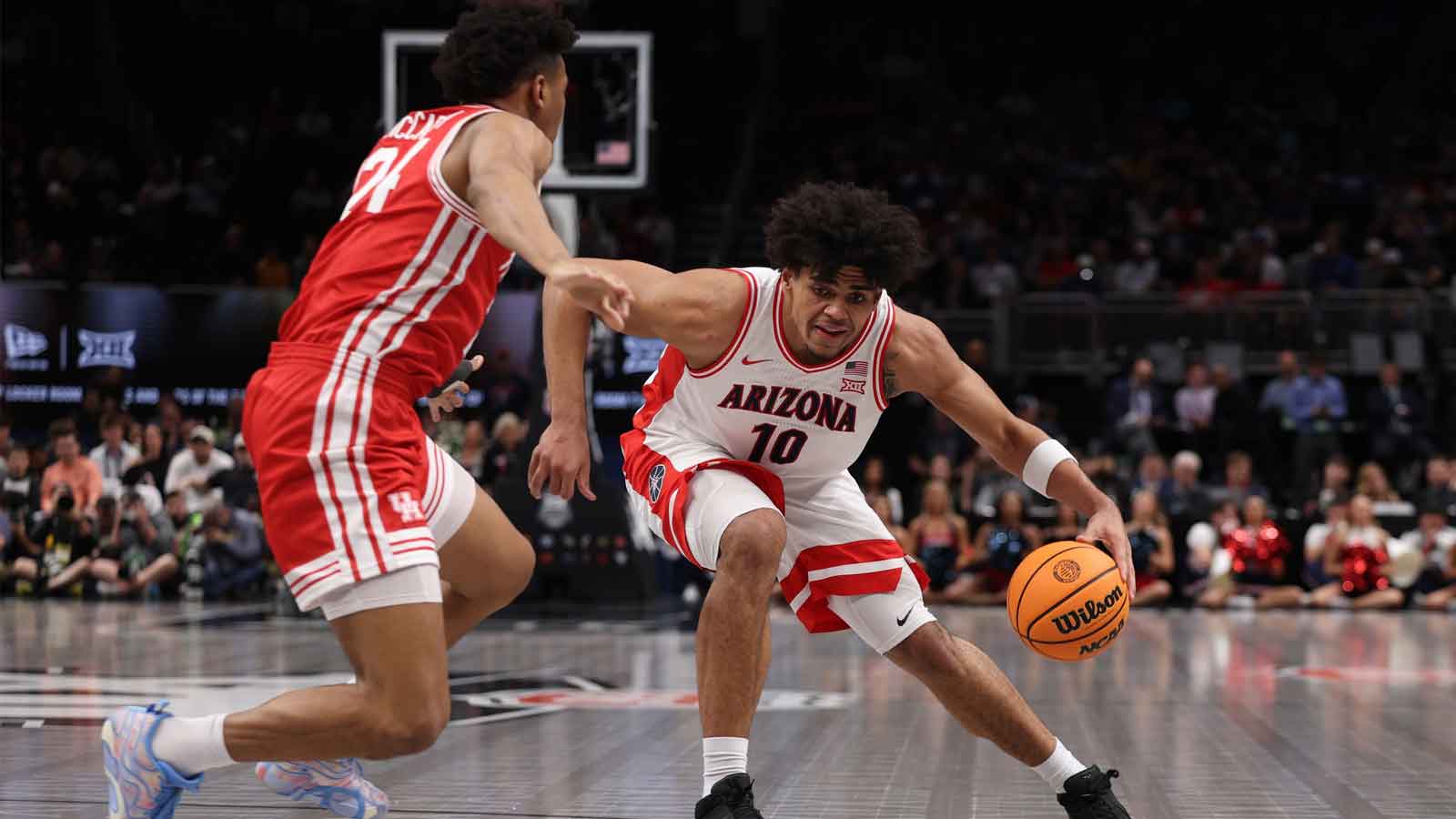 Arizona Wildcats forward Koa Peat (10) drives to the hoop past Houston Cougars forward Chase McCarty (24) during the first half during the men's Big 12 Conference Tournament Championship at T-Mobile Center.