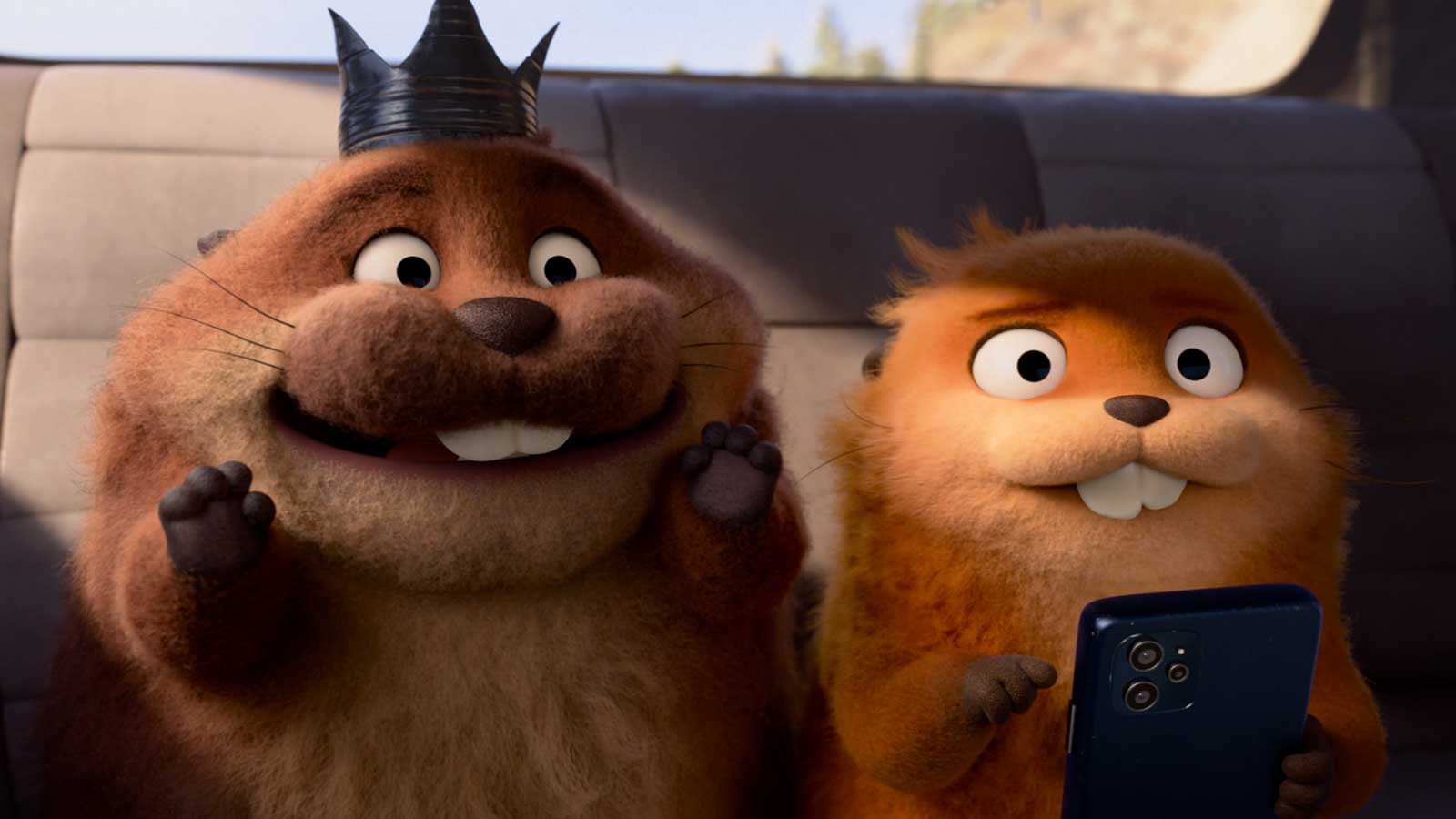 King George (Bobby Moynihan) and Mabel (Piper Curda).